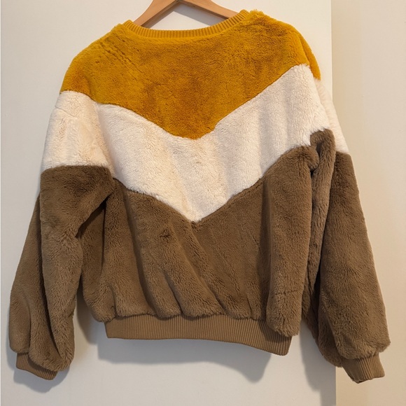 Bershka Mustard and Cream Fuzzy Sweater - Picture 2 of 5